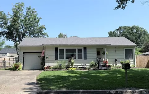 2402 Fredonia St, Muskogee, OK 74403
