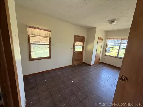 615 E 460, Pryor, OK 74361 photo 2
