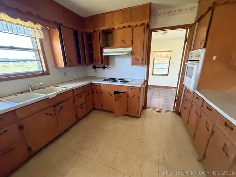 615 E 460, Pryor, OK 74361 photo 3