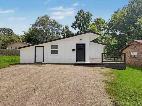 226 E Cedar St, Stilwell, OK 74960