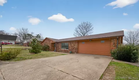 1045 Rolling Mdws, Bartlesville, OK 74006