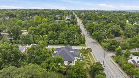 View/Area - 2405 E 26th St, Tulsa, OK 74114 photo 2 of 6
