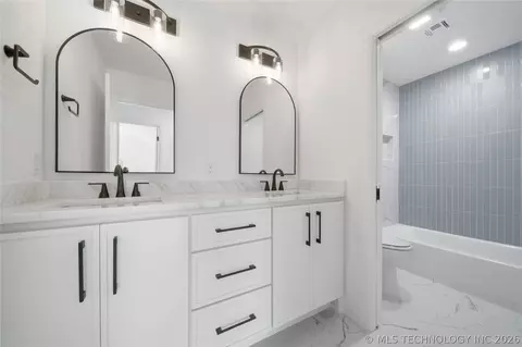 Bath - 2405 E 26th St, Tulsa, OK 74114 photo 7 of 7