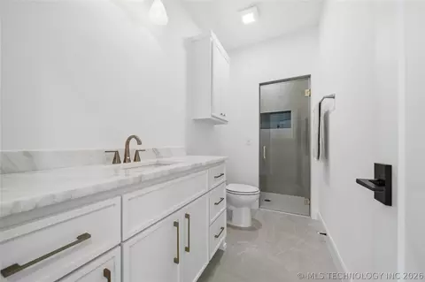 Bath - 2405 E 26th St, Tulsa, OK 74114 photo 6 of 7
