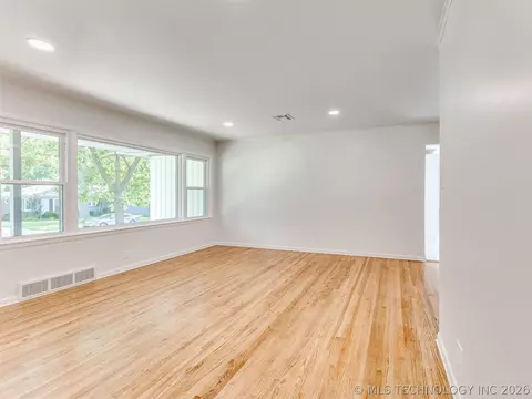 Living - 4539 E 38th Pl, Tulsa, OK 74135 photo 3 of 4