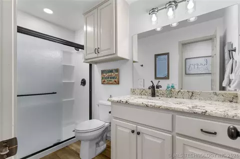 Bath - 103 Elm Ave, Eufaula, OK 74432 photo 3 of 4