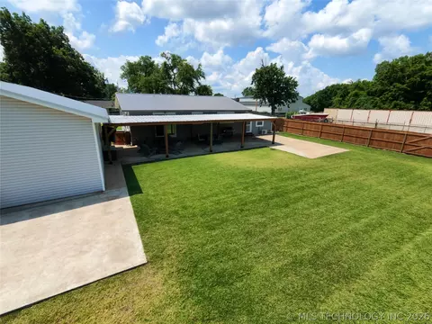 Exterior - 103 Elm Ave, Eufaula, OK 74432 photo 8 of 11