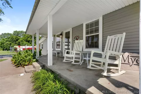 Exterior - 103 Elm Ave, Eufaula, OK 74432 photo 3 of 11