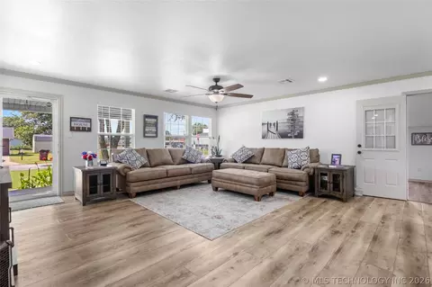 Living - 103 Elm Ave, Eufaula, OK 74432 photo 1 of 1