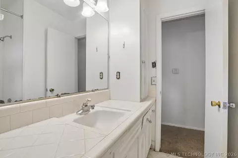 Bath - 6830 E 58th St, Tulsa, OK 74145 photo 4 of 4