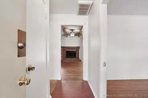 Entry Way - 6830 E 58th St, Tulsa, OK 74145 photo 1 of 2