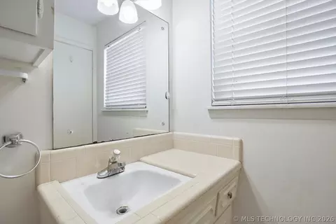 Bath - 6830 E 58th St, Tulsa, OK 74145 photo 2 of 4