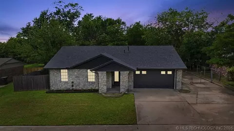 1406 N Cedar St, Owasso, OK 74055