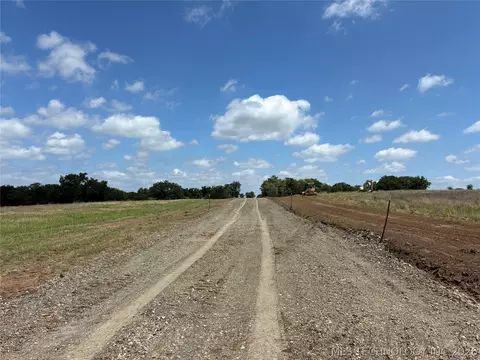 111 Th St S, Coweta, OK 74429
