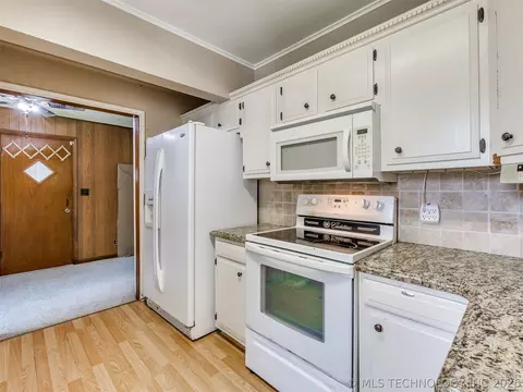 4642 E 14th Pl, Tulsa, OK 74112 photo 15