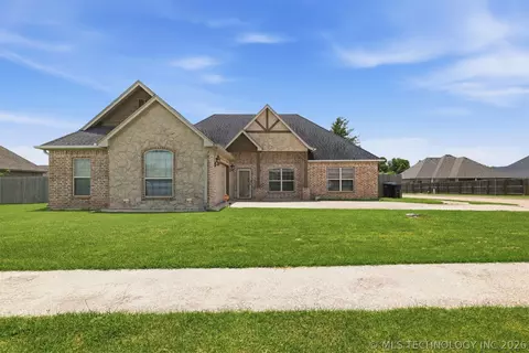 402 Wandering Way, Ardmore, OK 73401