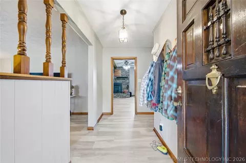 Entry Way - 401 E 500, Pryor, OK 74361 photo 1 of 4