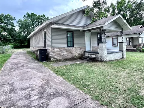 Exterior - 1016 E 2nd St, Okmulgee, OK 74447 photo 2 of 3