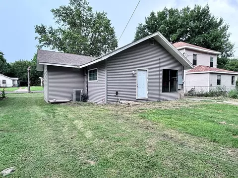 Exterior - 1016 E 2nd St, Okmulgee, OK 74447 photo 3 of 3