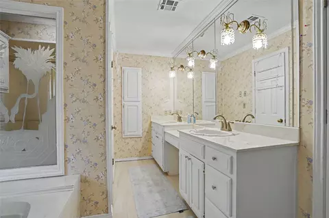 Bath - 6536 E 85th St, Tulsa, OK 74133 photo 4 of 6