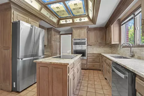 Kitchen - 6536 E 85th St, Tulsa, OK 74133 photo 2 of 4
