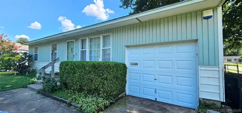 6204 E Latimer Pl, Tulsa, OK 74115 photo 3