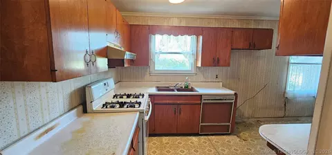6204 E Latimer Pl, Tulsa, OK 74115 photo 8