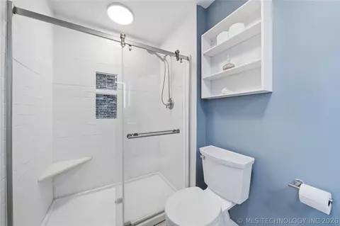 Bath - 6121 E 52nd Pl, Tulsa, OK 74135 photo 2 of 4