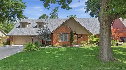 Exterior - 6121 E 52nd Pl, Tulsa, OK 74135 photo 5 of 7