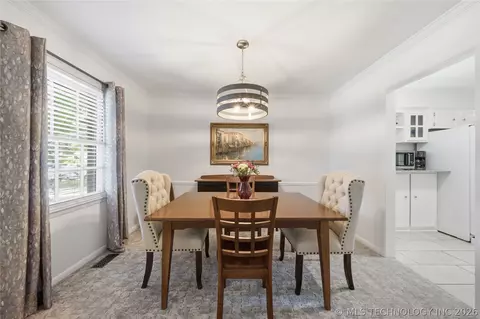 Dining - 6121 E 52nd Pl, Tulsa, OK 74135 photo 2 of 2