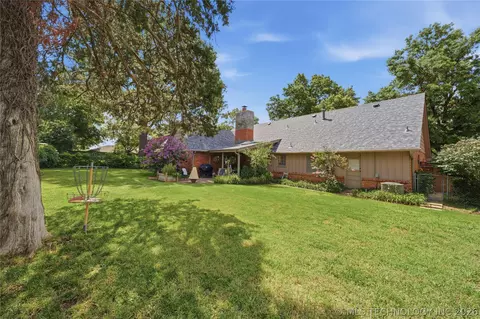 Exterior - 6121 E 52nd Pl, Tulsa, OK 74135 photo 4 of 7