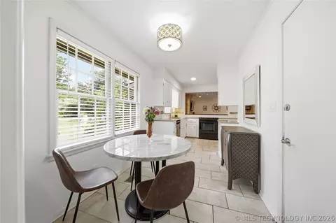 Dining - 6121 E 52nd Pl, Tulsa, OK 74135 photo 1 of 2