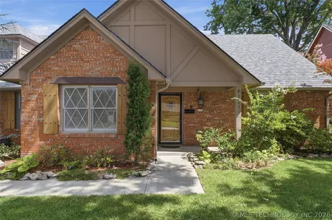 Exterior - 6121 E 52nd Pl, Tulsa, OK 74135 photo 2 of 7