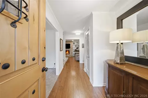Entry Way - 6121 E 52nd Pl, Tulsa, OK 74135 photo 1 of 1