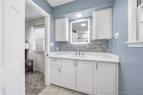 Bath - 6121 E 52nd Pl, Tulsa, OK 74135 photo 1 of 4
