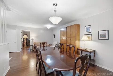 Dining - 5174 E 29th St, Tulsa, OK 74114 photo 1 of 2
