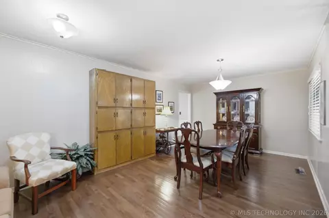 Dining - 5174 E 29th St, Tulsa, OK 74114 photo 2 of 2
