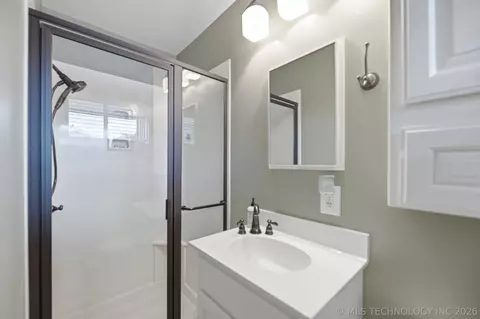 Bath - 5174 E 29th St, Tulsa, OK 74114 photo 2 of 2