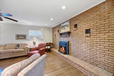Living - 5174 E 29th St, Tulsa, OK 74114 photo 4 of 4