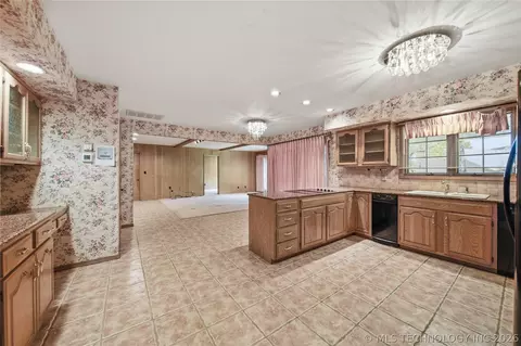 Kitchen - 4201 E 64th St, Tulsa, OK 74136 photo 2 of 5