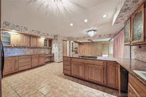 Kitchen - 4201 E 64th St, Tulsa, OK 74136 photo 1 of 5