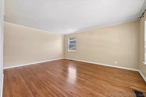 1609 E 55th Pl, Tulsa, OK 74105 photo 4