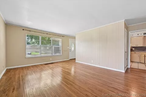 1609 E 55th Pl, Tulsa, OK 74105 photo 6