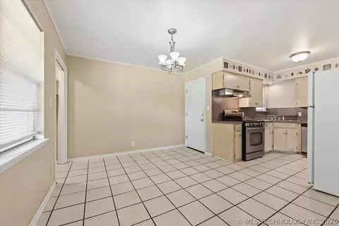 1609 E 55th Pl, Tulsa, OK 74105 photo 7