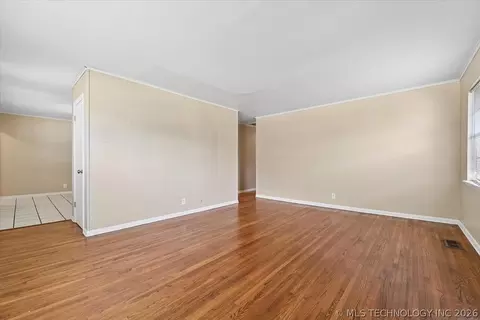 1609 E 55th Pl, Tulsa, OK 74105 photo 5