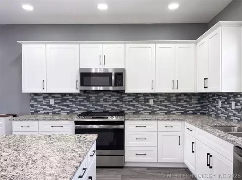 Kitchen - 1950 E 474 St, Pryor, OK 74361 photo 3 of 3