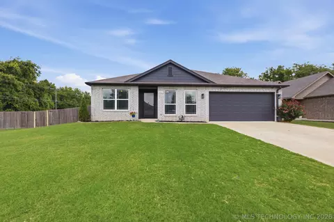 401 E Birch St, Coweta, OK 74429