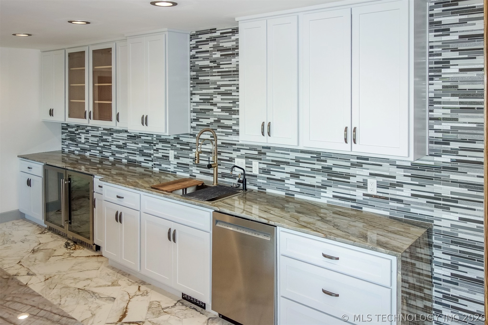 Kitchen - 6642 E 60th Pl, Tulsa, OK 74145 photo 7 of 10
