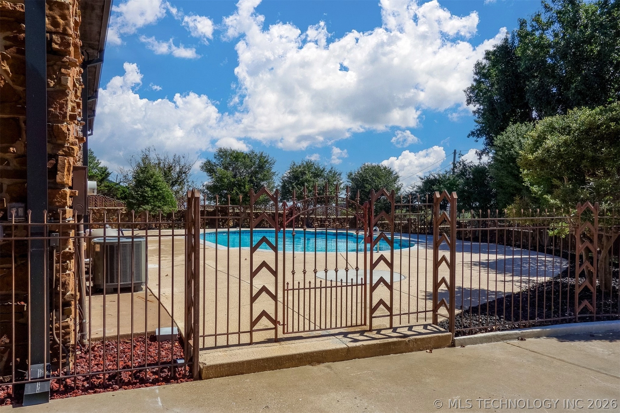 Exterior - 6642 E 60th Pl, Tulsa, OK 74145 photo 9 of 17