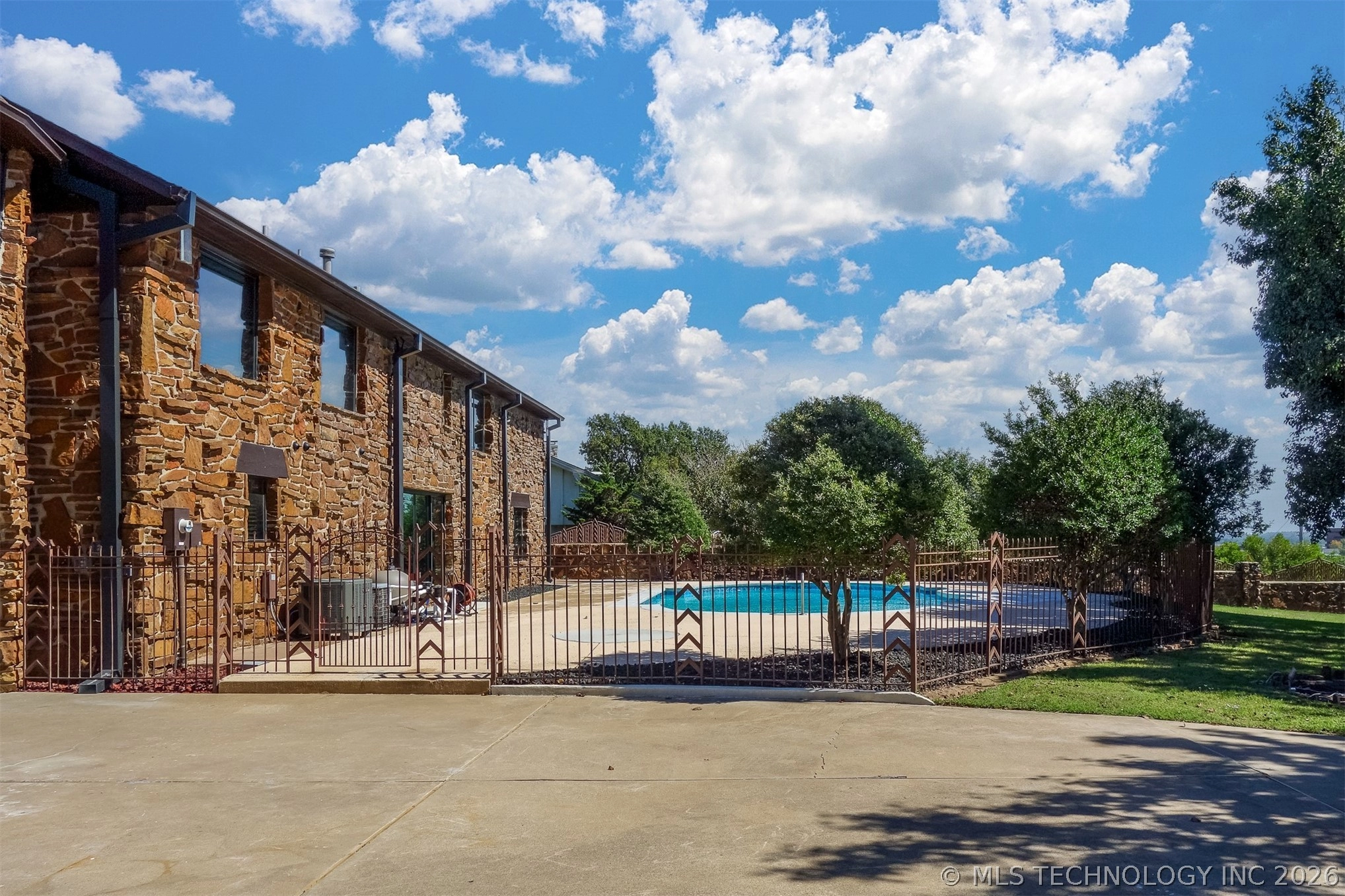 Exterior - 6642 E 60th Pl, Tulsa, OK 74145 photo 11 of 17
